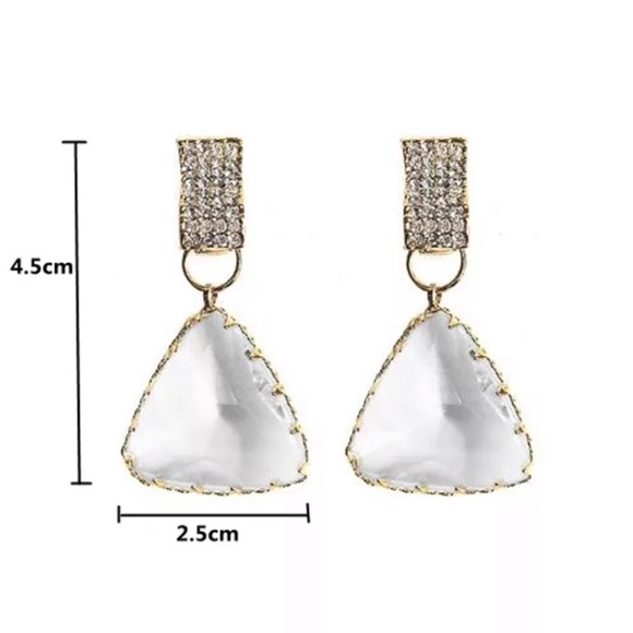 🌟 Clear Triangle Earrings - Picture 3 of 5